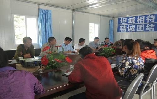 王裕明一行到鑫宏工程公司固滴電站項(xiàng)目部視察工作及慰問(wèn)新進(jìn)大學(xué)生員工