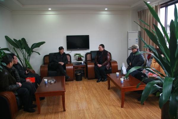 代勇一行到都江堰看望慰問我局省部級勞模、離退休老干部、困難黨員和困難職工